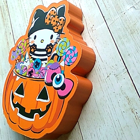 Hello Kitty Pumpkin Halloween Wood Decor NWT - Picture 2 of 5
